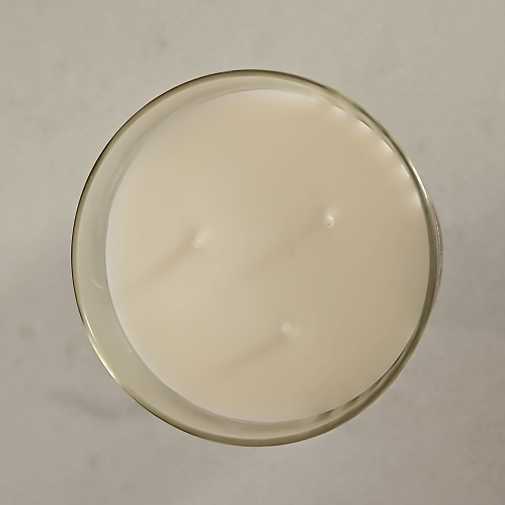 Bath & Bodyworks Candle - Picture 3 of 5